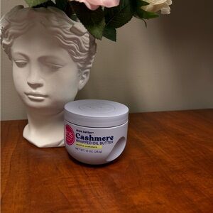 eos White Moisturizer for Hydration and Nourishment